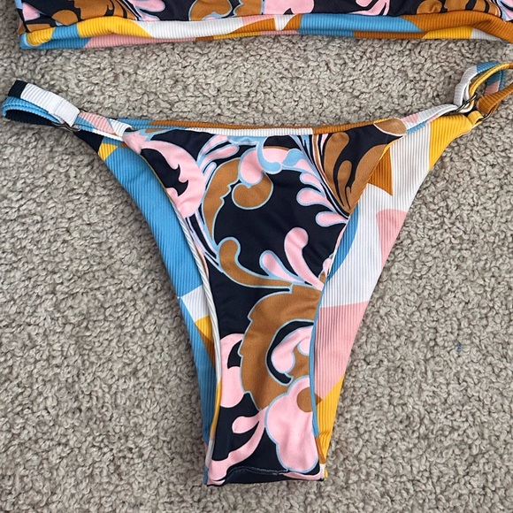 Maaji reversible bikini set - Picture 4 of 4